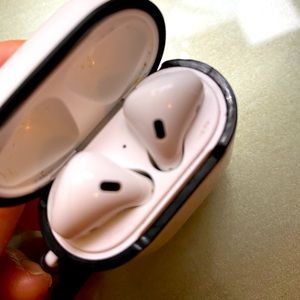 AirPods with charging case white (1st Generation)